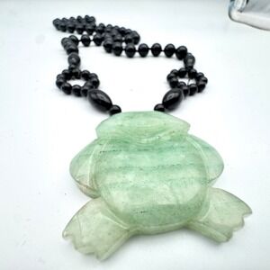 Carved Green Stone Frog Pendant Black Onyx Bead Knotted Necklace Lucky Jade 29in